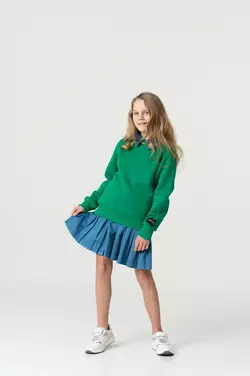 Костюм із зеленим світшотом на флісі та джинсовою спідницею YN.22.25.004 Костюм із зеленим світшотом на флісі та джинсовою спідницею YN.22.25.004