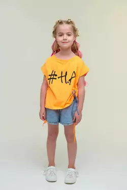 Комплект з джинсових шортів та помаранчевої футболки #HA YК.22.42.017 Комплект з джинсових шортів та помаранчевої футболки #HA YК.22.42.017