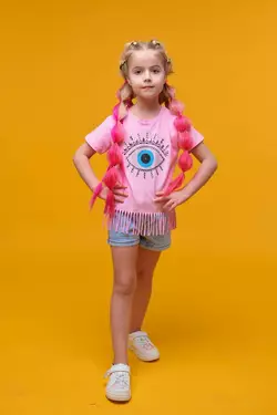 Комплект з рожевої футболки та джинсових шортів. YК.22.42.031 Комплект з рожевої футболки та джинсових шортів. YК.22.42.031