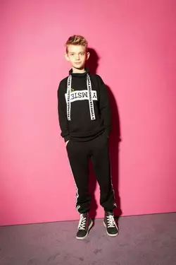 Світшот чорний з тасьмою і принтом YUMSTER для хлопчиків YC.02.09.033 Світшот чорний з тасьмою і принтом YUMSTER для хлопчиків YC.02.09.033