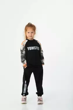 Лонгслів чорний з помаранчевими рукавами тай-дай і принтом Yumster YH.11.04.004 Лонгслів чорний з помаранчевими рукавами тай-дай і принтом Yumster YH.11.04.004