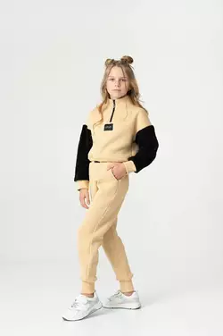 Костюм бежевий на флісі з хутряними рукавами та укороченим світшотом YN.22.25.014 Костюм бежевий на флісі з хутряними рукавами та укороченим світшотом YN.22.25.014