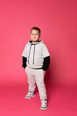 Худі сірий з чорними рукавами YI.02.09.002 Худі сірий з чорними рукавами YI.02.09.002